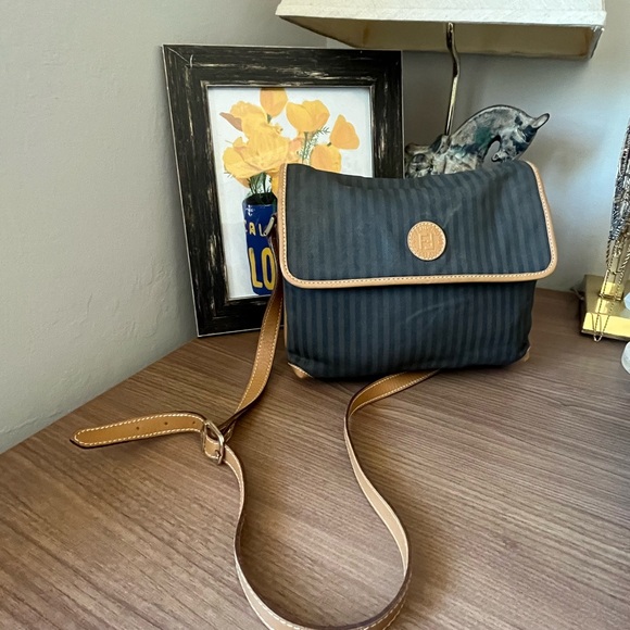 Vintage FENDI 1980s Pequin crossbody bag with tan leather trim and strap - Picture 2 of 13